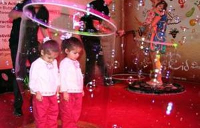 Bubble Show Performers