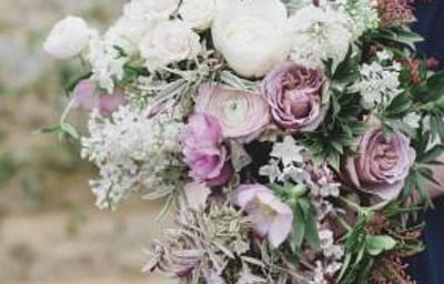 Trailing brides bouquet