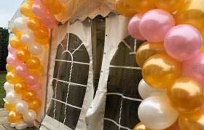 Large Twisted Balloon Arch in Hertfordshire, Bedfordshire, Essex & surrounding areas. 