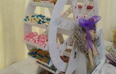 Sweet ferris wheel hire in Hertfordshire, Bedfordshire, Essex & surrounding areas. 