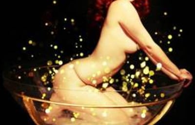 BURLESQUE CHAMPAGNE GLASS