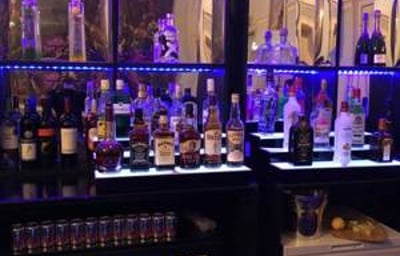 Led mirrored back bar unit