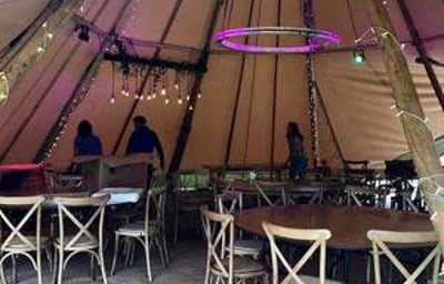 5'6 Round trestle table (2)