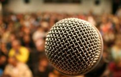 Microphone-with-crowd