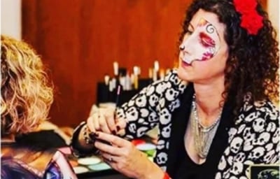 Halloween face painter