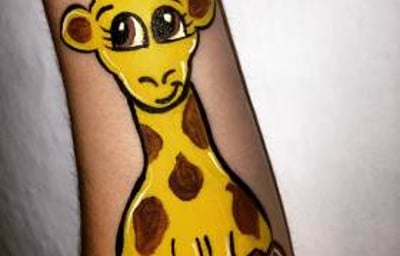 Cute Giraffe Arm Painting