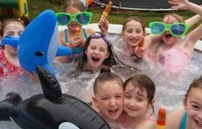 Vegas: 4-6 adult capacity 