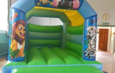 jungle-bouncy-castle-and-ball-pit