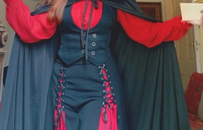 Tarot reader giving Halloween reading in London.jpg