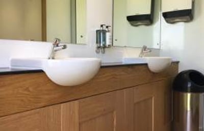 Luxury 3plus1 - Ladies toilets (2)