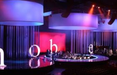 StudioTak-High-Gloss-Black-Stage-Floor-1030x687