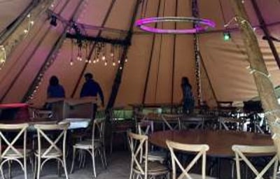 5'6 Round trestle table (2)