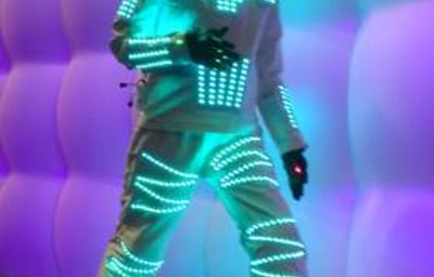Led-Stiltwalker-4