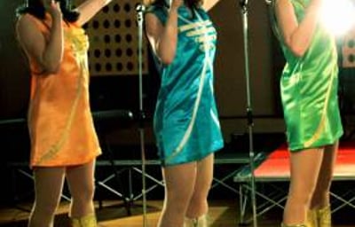 60s Supreme 60s Tribute Act - live photo 9