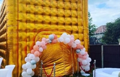 Gold Cube With Balloons Picture