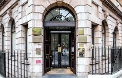 Our Harley St Salon or we come to you.