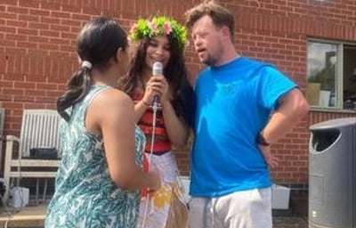 Our Voyager Princess Singing at Welly's Sunny Skies