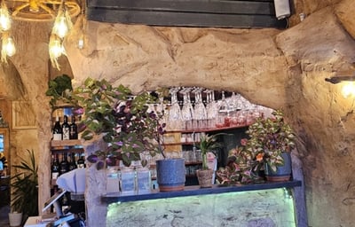 Front Right Hand Side - Bar