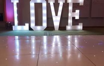 LOVE letters - white