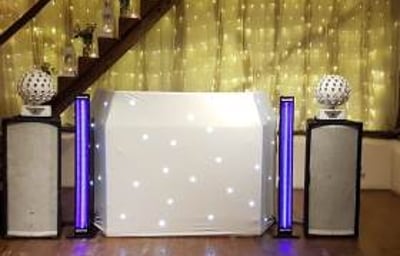 Mini-Hi-Tech Rig with white Starcloth DJ booth and UV tubes