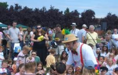 ChildrensEntertainer90