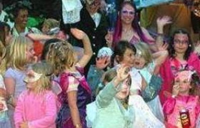 Children with Felicity Fairy at 3 Wishes Festival