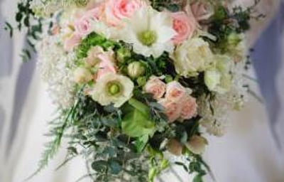 teardrop brides bouquet