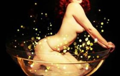 BURLESQUE CHAMPAGNE GLASS 