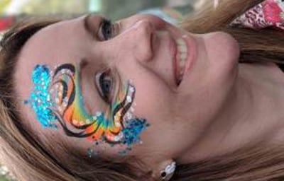 00100dPORTRAIT_00100_BURST20190505182455410_COVER