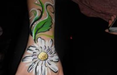 Daisy arm art.