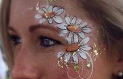 Face paint sparkly daisies