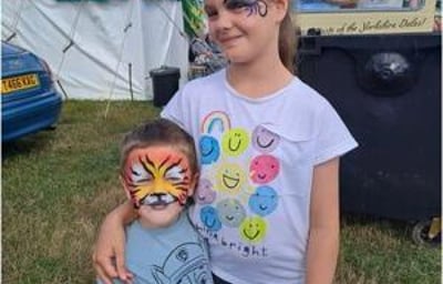 Face paint Egton Show tiger and eye swirl