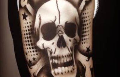 Skull and bones Airbrush