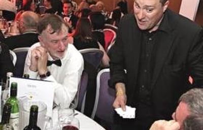 3529412-fast_112_596_398