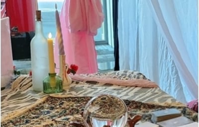 psychic table set up