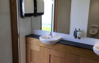 Luxury 3plus1 - Ladies toilets (3)