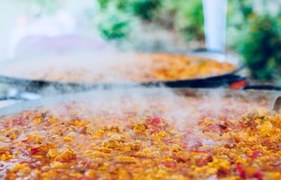 Mobile paella catering