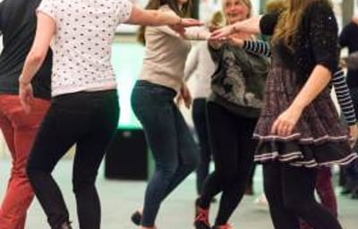 Dancing to Wraggle Taggle