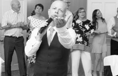 Sing Out Waitresses & Waiters Surprise Singing Show - photo 7