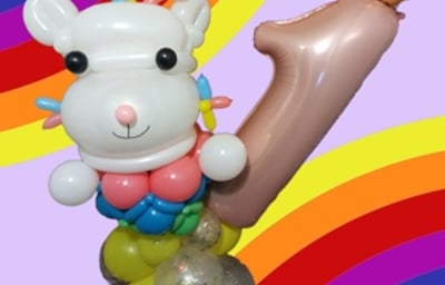 Gabby's dollhouse, kitty cupcake centre piece 