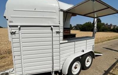 TT Catering | Luxury Horse box hire