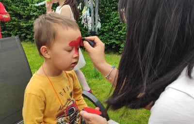 start paint a spider man face