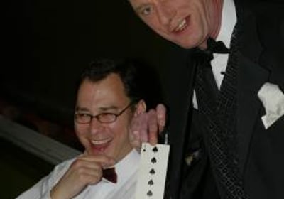 MIKE ALAN Close Up Magician