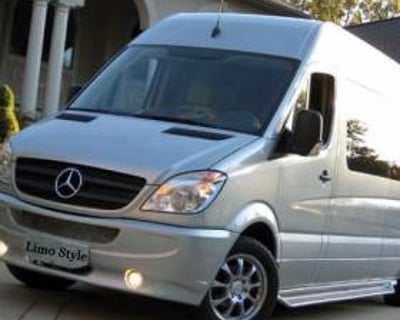 Limo Style, Limo Party Bus, Limo Buses, Limo Bus, Essex, Braintree, Chelmsford