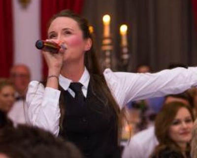 Sing Out Waitresses & Waiters Surprise Singing Show - photo 2
