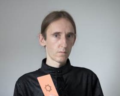 Leslie Mayer tarot profile pic sRGB