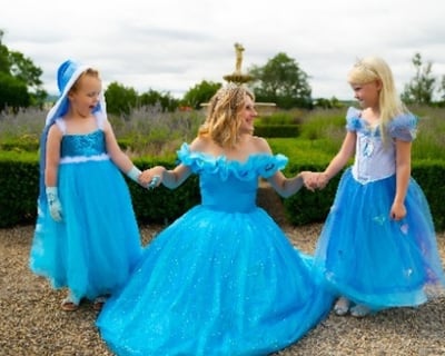 elsa princess party kent maidstone malling tonbridge frozen party elsa hire