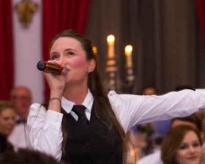 Sing Out Waitresses & Waiters Surprise Singing Show - photo 2