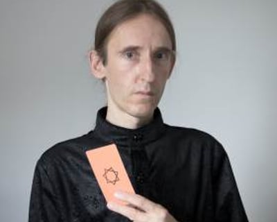 Leslie Mayer tarot profile pic sRGB