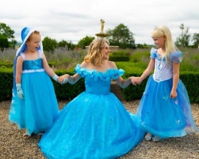 elsa princess party kent maidstone malling tonbridge frozen party elsa hire